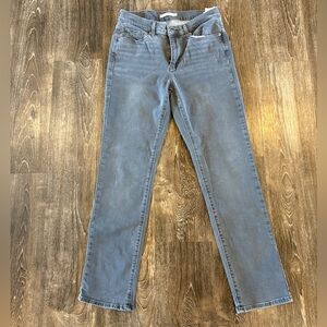 Levi's Women's Straight Leg Jeans in Faded Blue